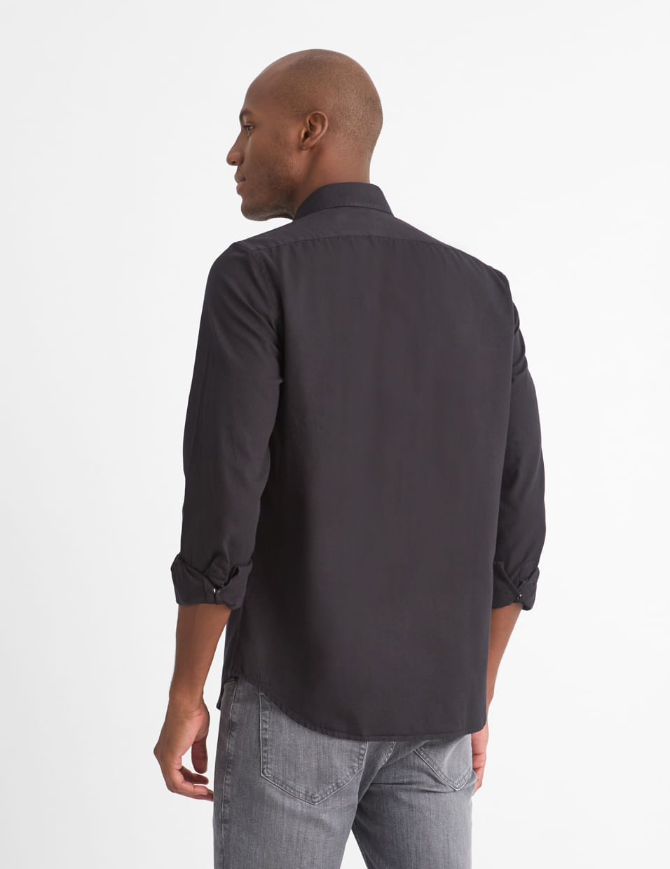 Camisa Oxford preta: detalhes únicos para o seu visual! | Aviator